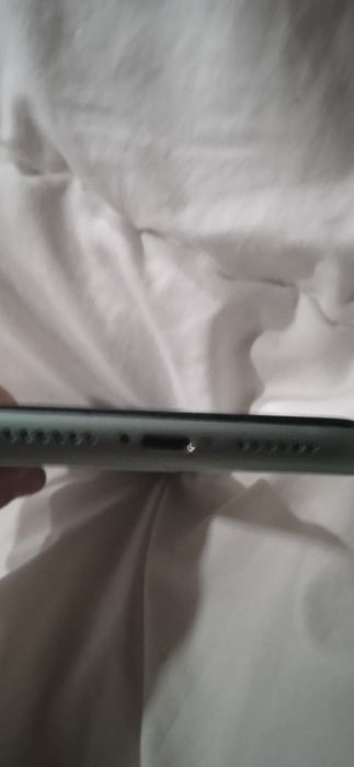 iPhone 11 128ГБ битый