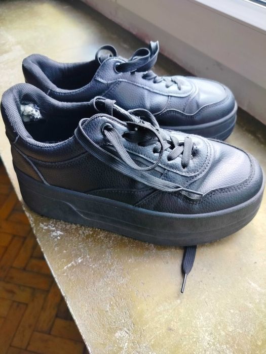 Używane znoszone buty sportowe sneakersy trampki renee czarne 38