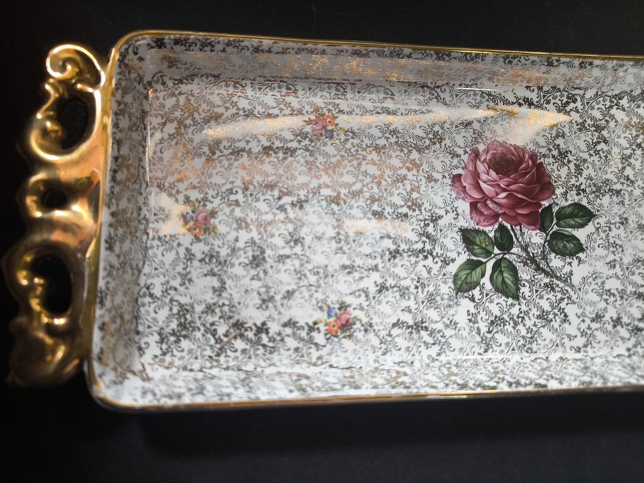 Travessa Decorativa Dourada com Rosa.
Travessa decorativa com um belo