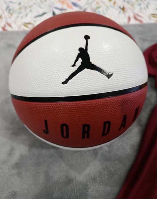T-Shirt + bola de basket