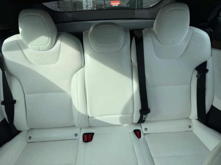 Tesla Model S      2022