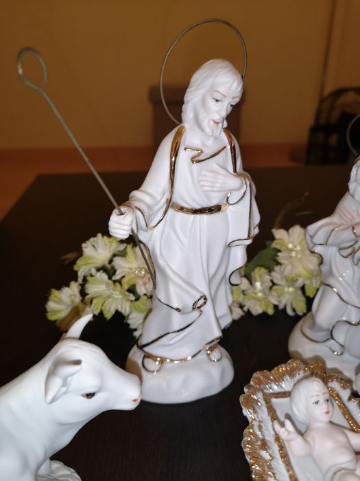 White Porcelain Nativity Scene64752095377921123