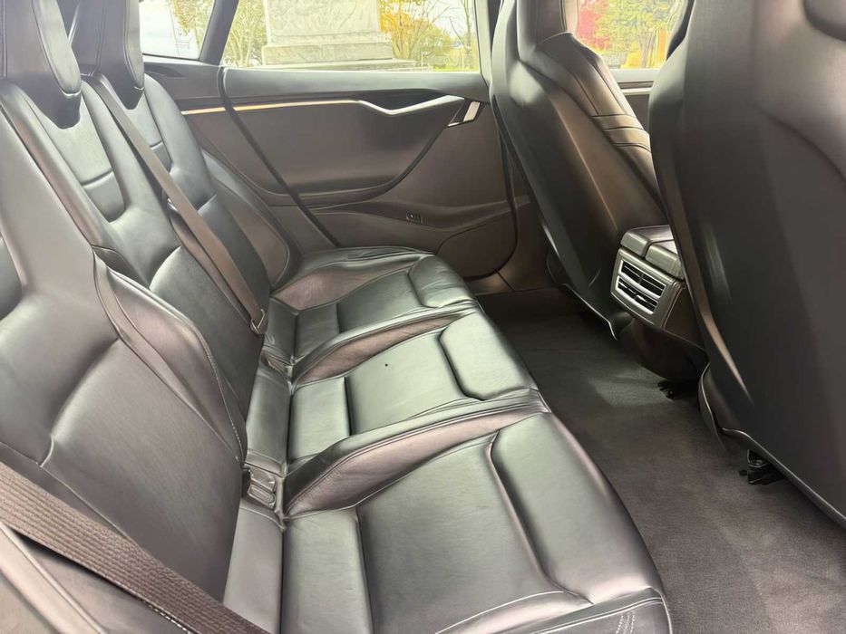 Tesla Model S P85D      2015