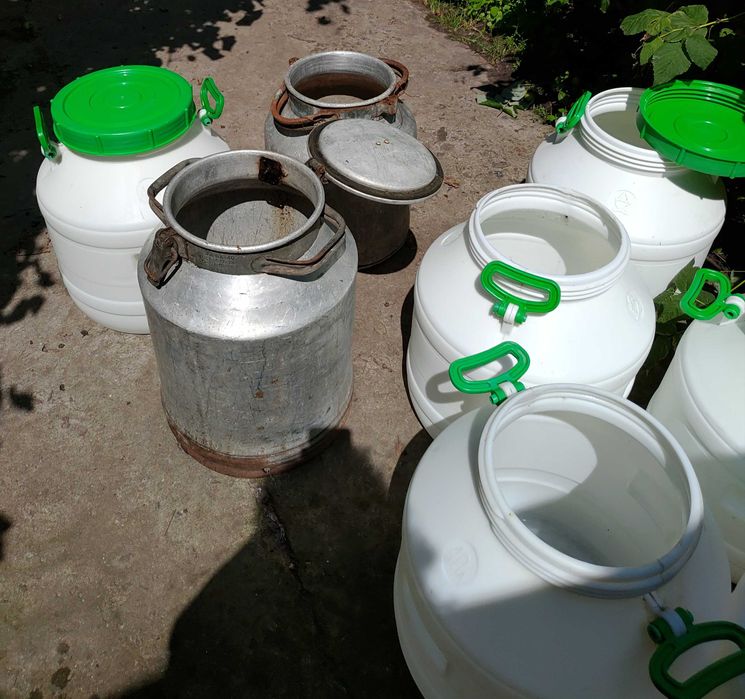 Вулики, рамки бідони віск мерва.