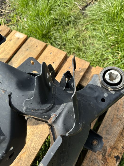 Підрамник Тесла 3 б,у