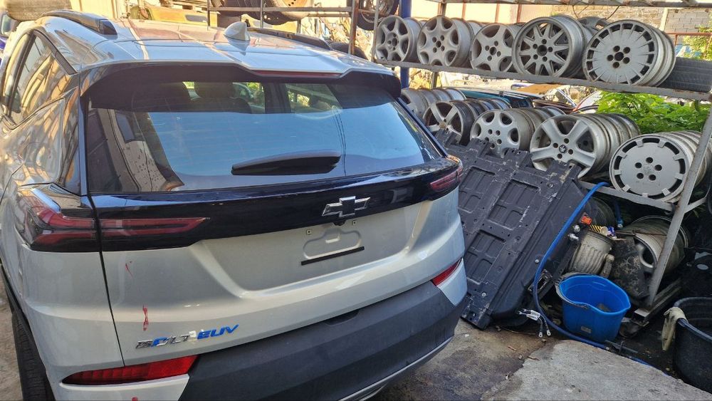 Задняя крышка багажника ляда Chevrolet Bolt EUV