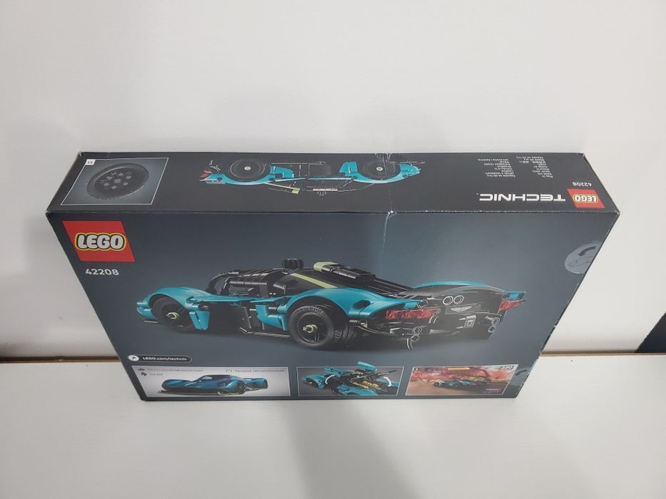 Lego Technic 42208 Aston Martin Valkyrie.