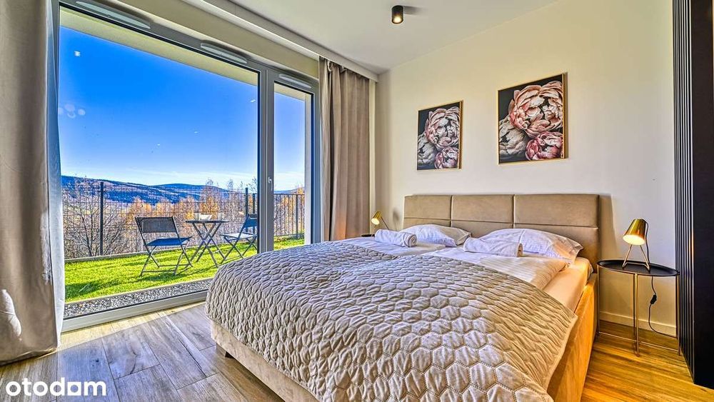 Apartament z tarasem i widokiem na góry oraz miejscem garażowym.