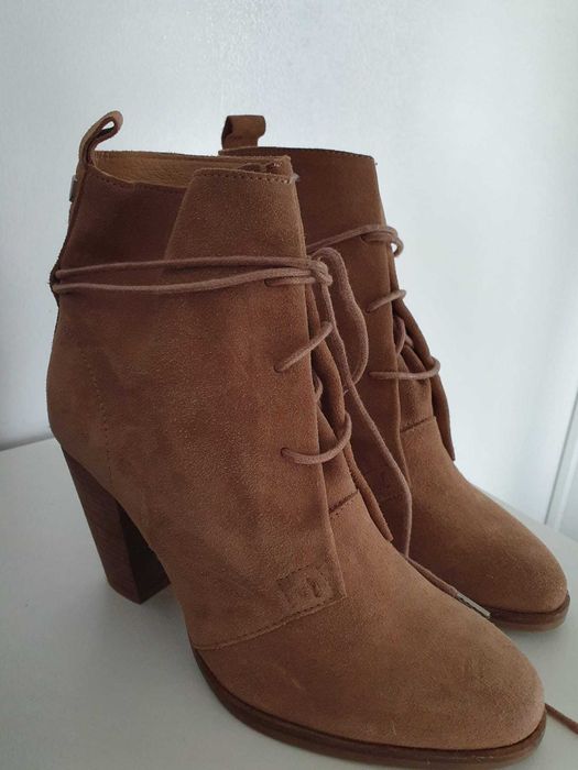 Botim SALSA, T 38, cor camel. Nunca usados.