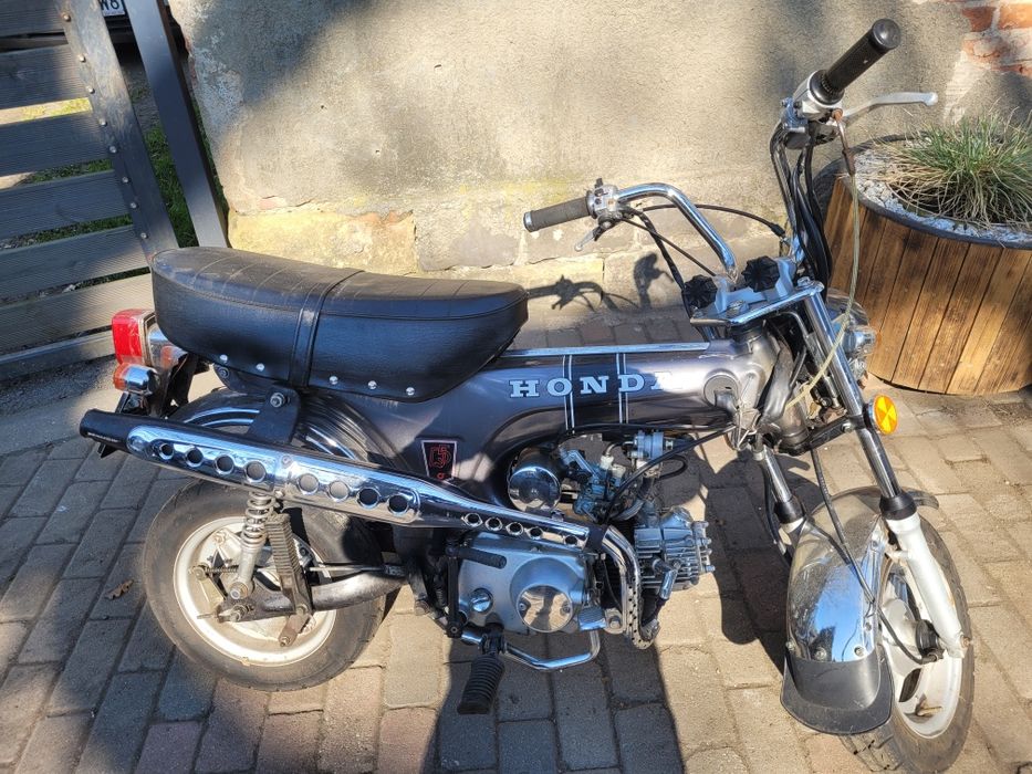 Honda dax replika.