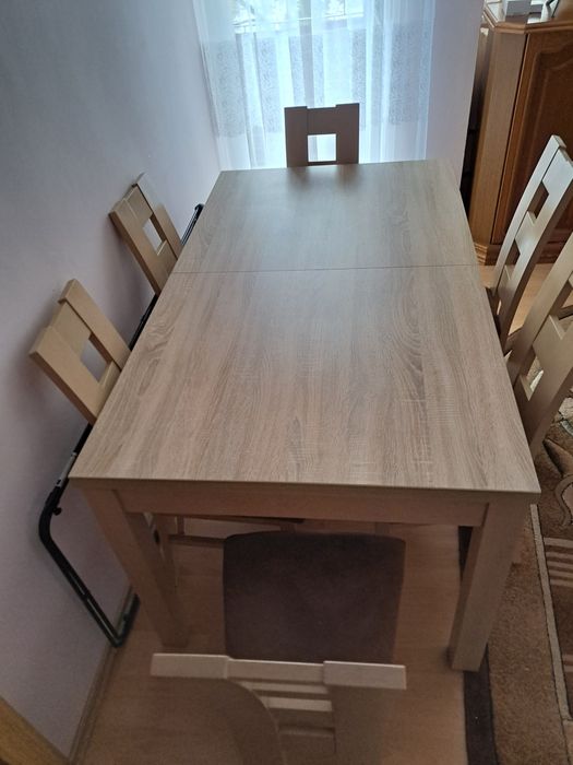 Stòł rozkładany z krzesłami