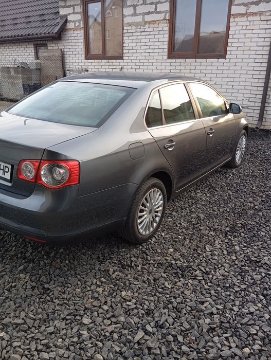 Volkswagen Jetta 5 1.6 бензин