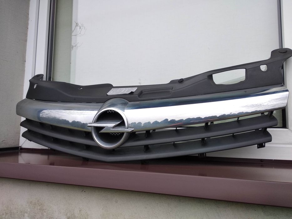 Opel Astra H GTC grill atrapa przednia