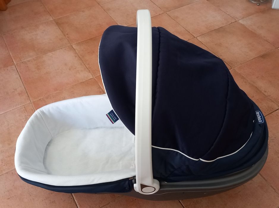 ALCOFA PARA BEBÉ ESTIMADA.Casa,quarto,cozinha,passeio.Vêr imagens.