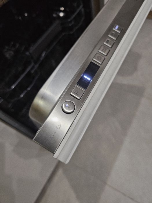 Посудомийна машина WHIRLPOOL