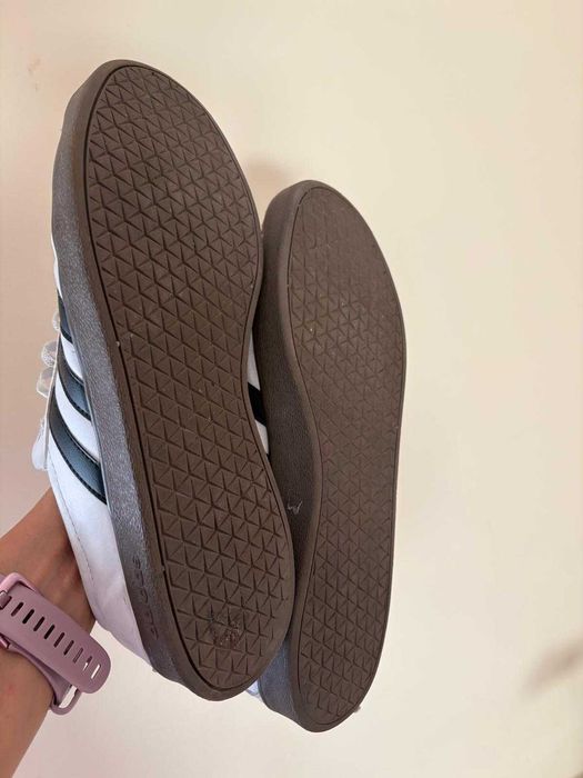 Ténis Adidas VL Court Tam 39/40 em Branco