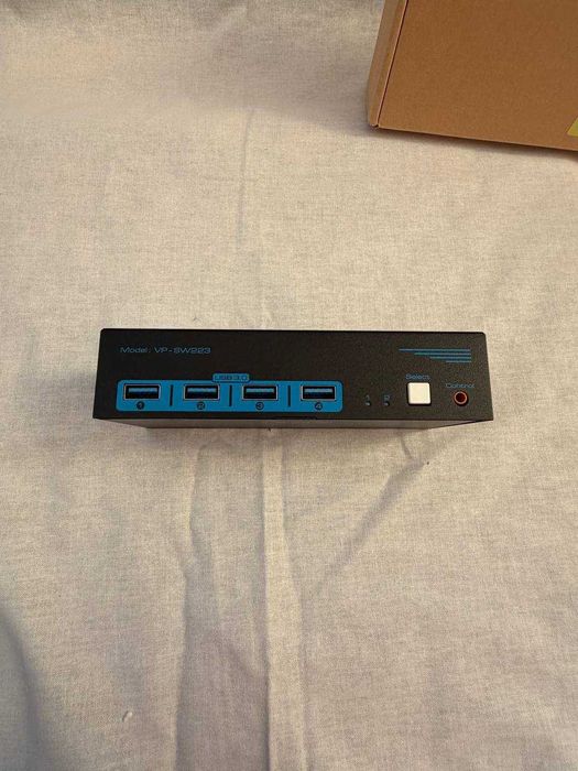 PRZEŁĄCZNIK KVM DisplayPort dla 2 monitorów