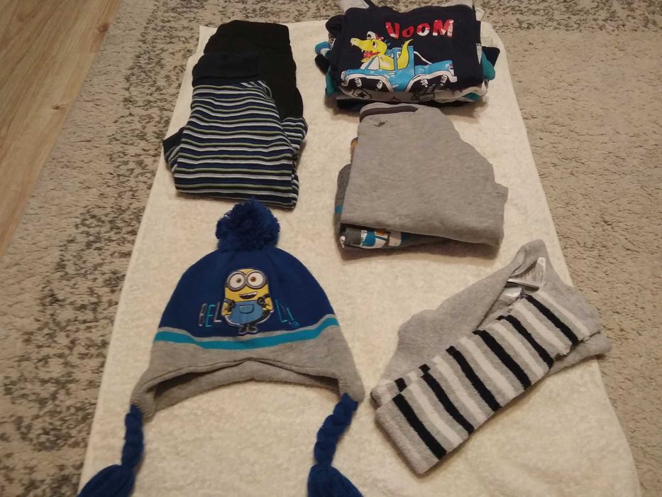 12 szt. bluzeczki , bluzy , zestaw spodnie i golf, czapka. 86-98