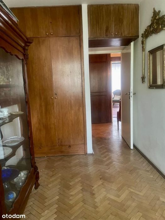 4 pokoje w kameralnym budynku. Dwustronne. Balkon