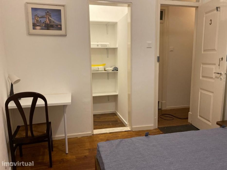 Quarto - localizado em Estoril Lisbon