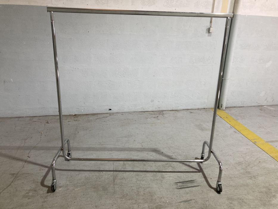 Porte cabides ajustável de 1,5 a 2,1 m