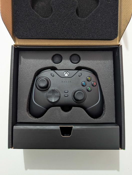 Razer Wolverine V2 Chroma Gamepad para Xbox X/S/One/PC Preto