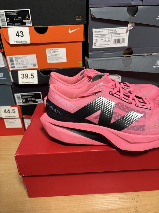 Новые ОРИГИНАЛ оригінал кроссовки кросівки New Balance нб V4 Rebel