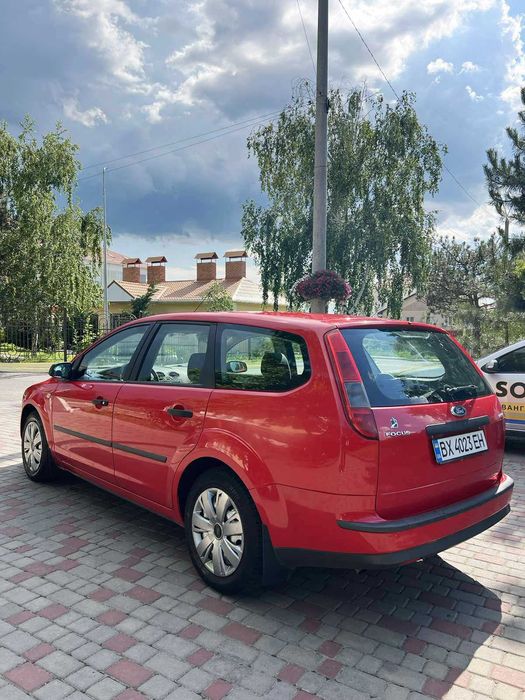 Ford Focus универсал (1,8 газ/бензин 2007 год)