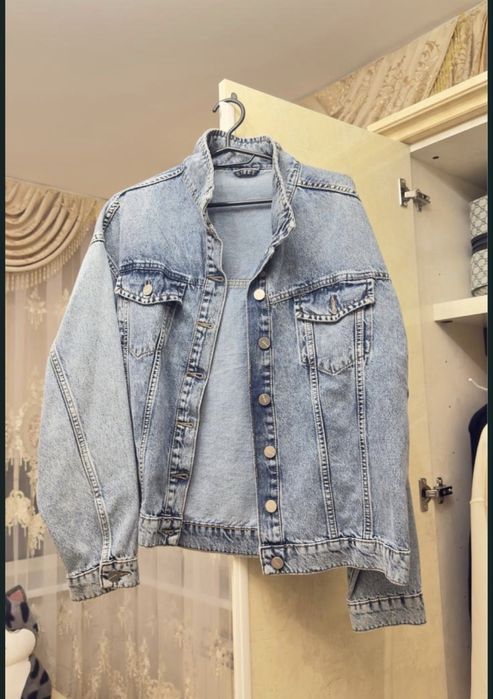 Джинсовка не разу не надела