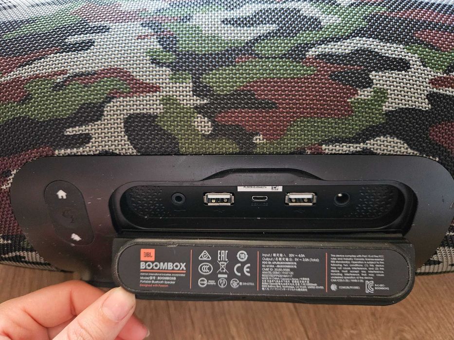 Głośnik JBL Boombox 1 w kolorze moro + Etui