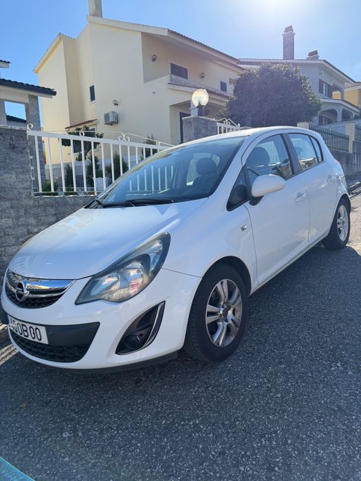 Carro Branco Opel Corsa