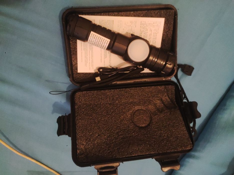 Lanterna potente com vários modos