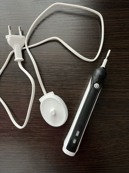 Oral-B Електрична зубна щітка Braun Pro 750 Black (4210201219224)