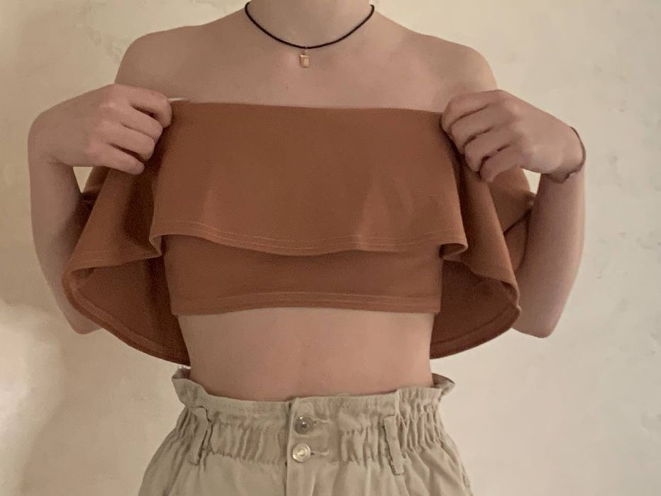 бежевый топ