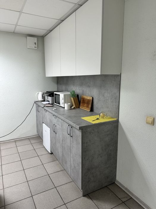 Продам сучасну кухню (2.23 м) зі вбудованим холодильником. Ідеальний стан!