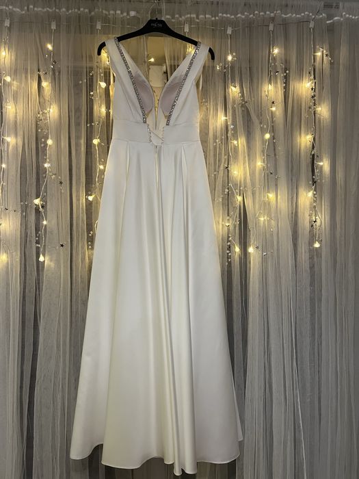 Elegancka suknia ślubna