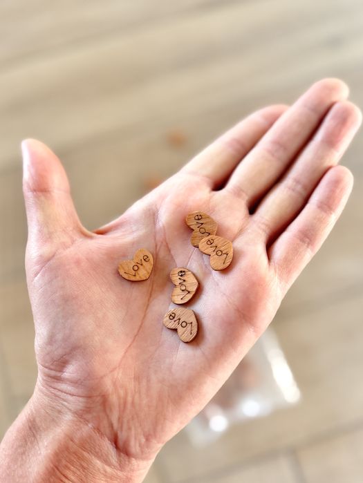 Drewniane serduszka z napisem LOVE ślub wesele 2025 diy handmade