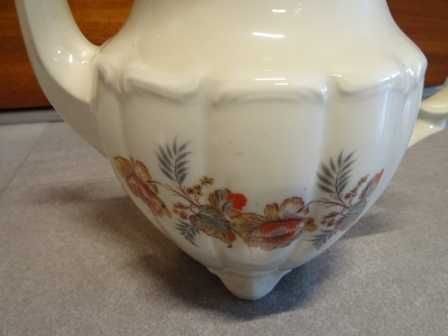 Imbryk porcelana Wałbrzych w kwiatowe wzory