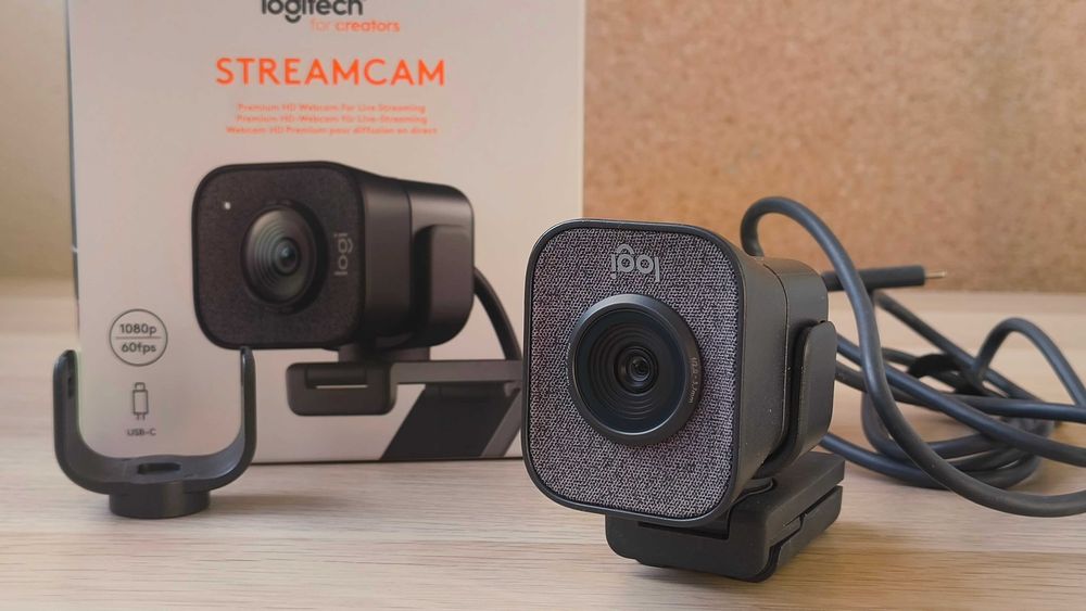 Logitech StreamCam Webcam + Logitech Litra Glow LED Light Bundle493528934253875200