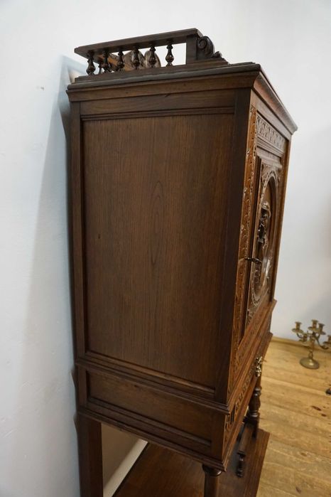 Stary kabinet barek rzeźbiony bretoński Francja