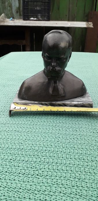 Бюст Т. Шевченко.