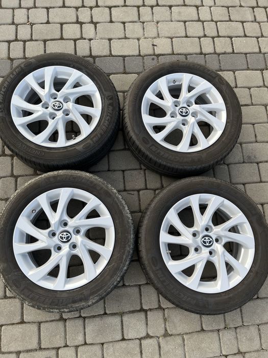 Alufelgi 5x114,3 16 cali Toyota Auris Avensis Corolla opony 205/55/16