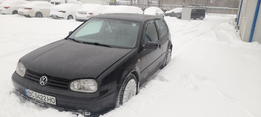 Автомобіль Фольсваген Гольф