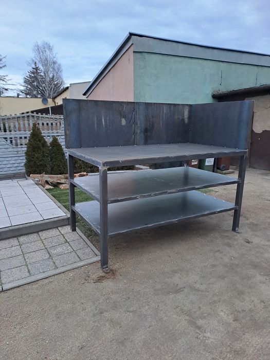 Sprzedaż stołów warsztatowych.