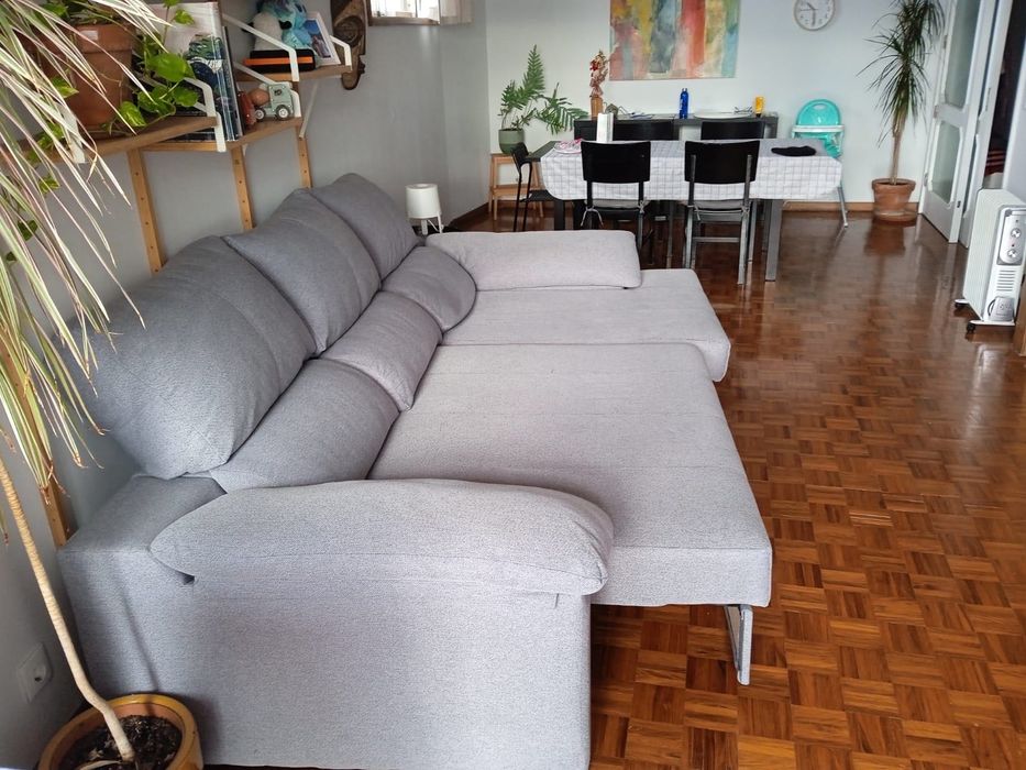 Sofá cinzento grande