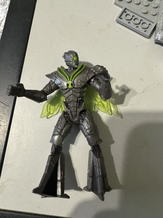 Фигурки разных персоонажей