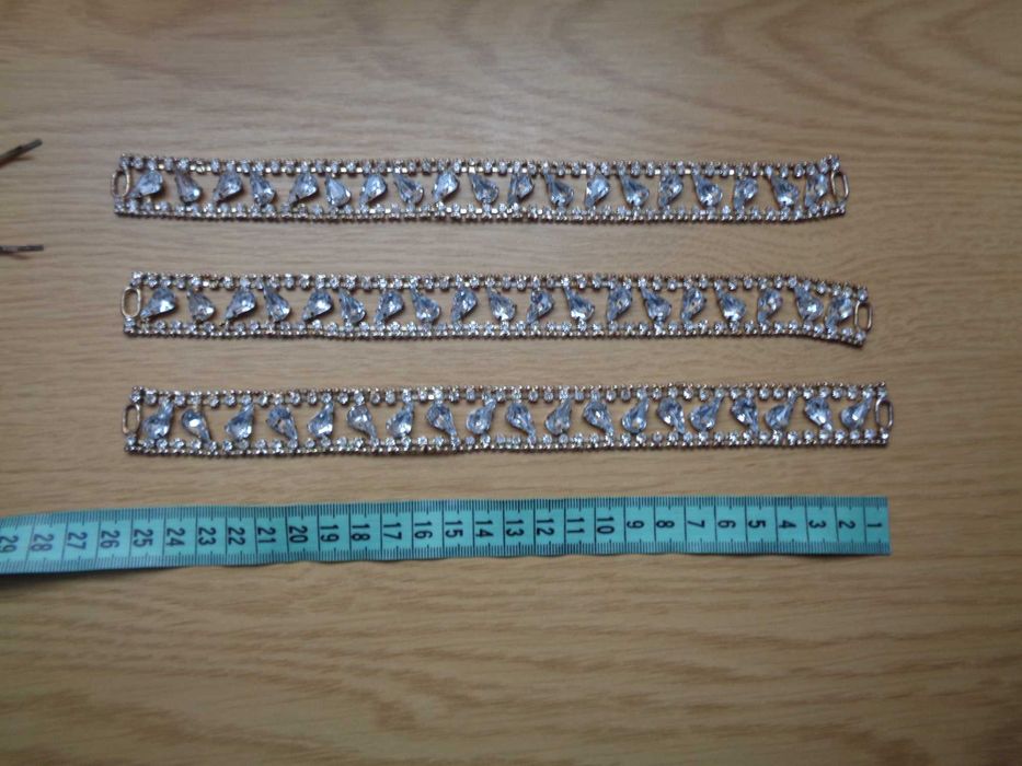 ozdobne paski do sukienki i spinki