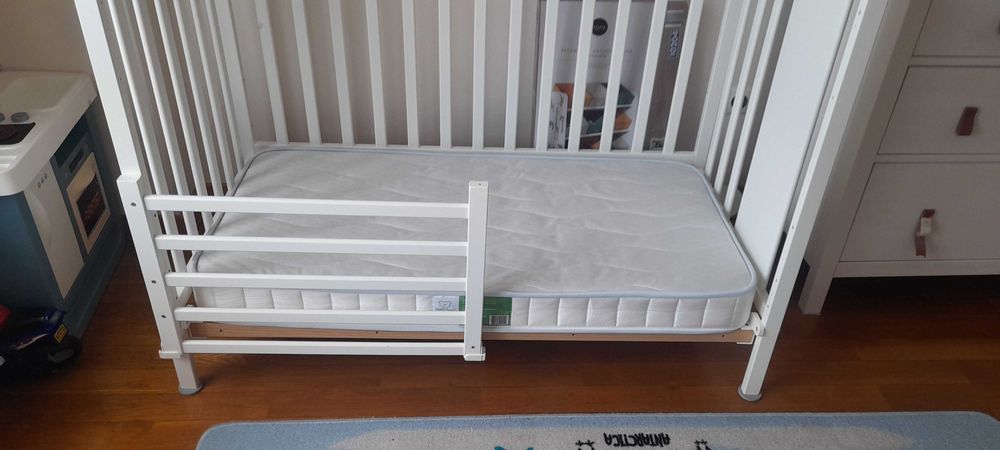 Berço adaptado com colchão
