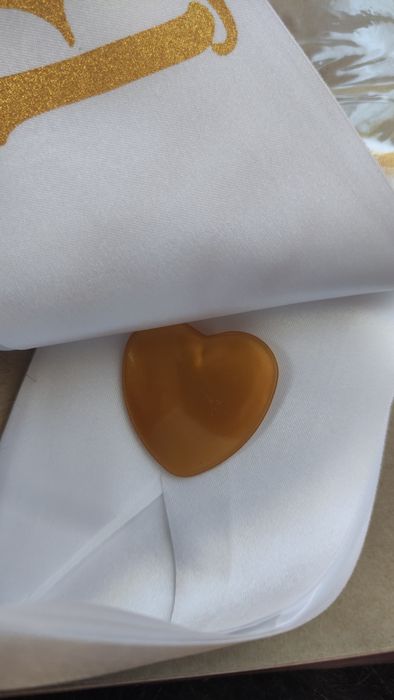 Biała szarfa na wieczór panieński Bride To Be złoty napis