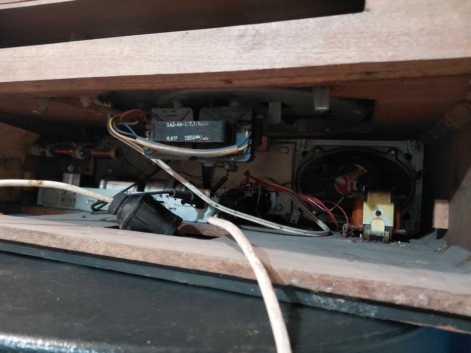 Sprzedam gramofon walizkowy PRL